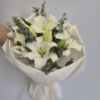 دسته گل لیلیوم هدیه تبریک سال نو کد ۱۱۷۱ گلاریس