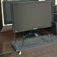 کامپیوتر با کیس و مانیتور و باند و اسپیکر