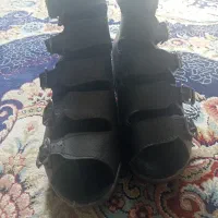 یک جفت چکمه دخترانه سایز۳۵ویک جفت صندل سایز ۳۵