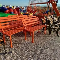 نیمکت فلزی