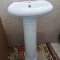 سنگ روشویی با پایه سالم و تمیز
