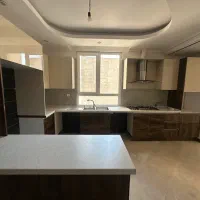 آپارتمان ۲۳۰ متر / ۲ پارکینگ/ تاپ لوکیشن کامرانیه