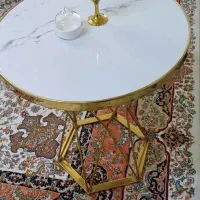 ۱ عدد میز عسلی کوچک و یه میز ۲ نفره