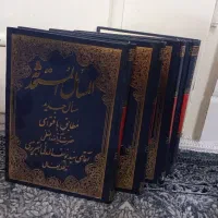 تعداد زیادی کتاب
