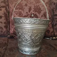 یک جلد قرآن قدیمی عتیقه و سطل ورشو کار دست قدیمی