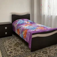 تخت یک نفره به همراه پاتختی و تشک رویال