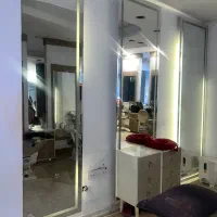 اینه دیواری دارای نور مخفی