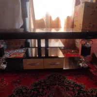 میز‌تلوزیون‌شیشه‌ای‌