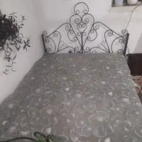 تخت دو نفره با تشک رویال در حد نو فرفورژه فلزی