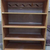 میز و کتابخانه و....