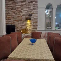 ۸ تا صندلی میز ناهار خوری کاملا سالم در حد نو