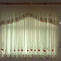 دو پرده مناسب پذیرایی و یک پرده مناسب آشپزخانه.