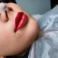 شیدینگ لب طبیعی رفع تیرگی لب تخفیف 50%