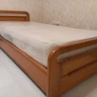 تخت یک نفره در حد نو با تشک برند خوشخواب