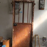 در انباری با قفل دروازه ای