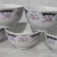 ظروف آشپزخانه و گل سرخی