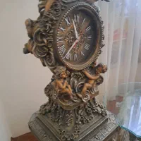 ساعت ایستاده و میز