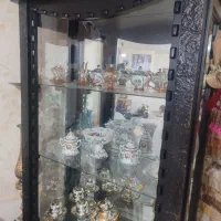 ویترین چوبی . پشت آینه .سالم .در حد