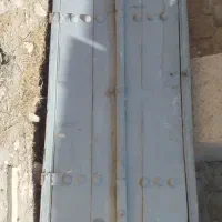 درچوبی تخته‌ای قدیمی باچهارچوب
