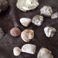سنگهای قیمتی و نیمه قیمتی