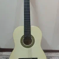 گیتار سفید در حد نو