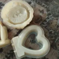 سه عدد قالب سیلیکونی ومقداری رنگ مربوطه