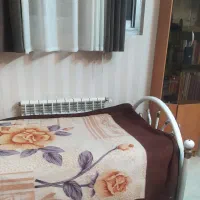 تخت یک نفره رنگ سفید در حد نو