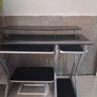 میز کامپیوتر در حد نو