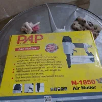 نونو همراه با میخ