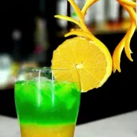باریستا ، ویتر آقا یا خانم و کمک آشپز فست فود
