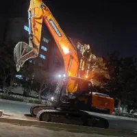 اجاره بیل میکانیکی زنجیری به همراه پیکور