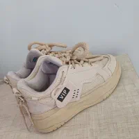 کفش کتونی کرم رنگ دخترانه سایز ۳۷ و ۳۸