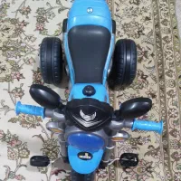 سه چرخه و ماشین