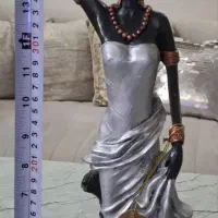 مجسمه زن و مجسمه وکالت