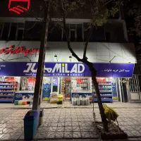 کارگر جهت کار در سوپرمارکت