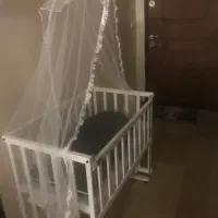 تخت کنار مادر متحرک