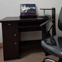 میز تحریر در حد نو