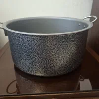 قابلمه و چاقو زنجان و خورد ریز آشپزخونه