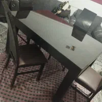 فروش یک میز صندلی پلاستیکی .یا میز صندلی چوبی چرم