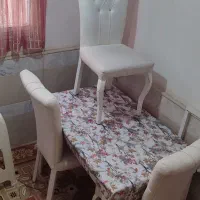 میز غذاخوری  ۴ نفره درحد نو با قندون برنجی