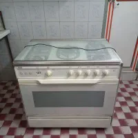 یک عدد لباسشویی و یک عدد گاز فر دار سینجر