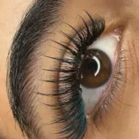 تخفیف ویژه کاشت مژه از ۳۰۰