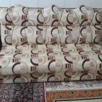 مبل راحتی ۷نفره سالم و تمیز با میز در اصفهان