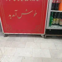 منشی خانم برای غذا خوری
