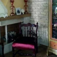 دو عدد صندلی بسیار قدیمی..