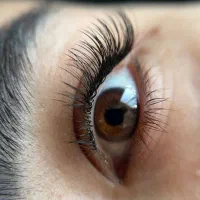 کاشت مژه زیبا و قیمت مناسب