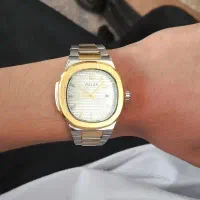 ساعت لوکس والار