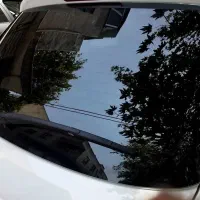 شیشه اتومبیل  و نصب برچسب دوی
