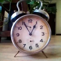 کلکسیون حدود ۲۵ ساعت رومیزی دکوراتیو مدرن و قدیمی