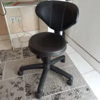 میز ناخنکاری و صندلی جکدار
